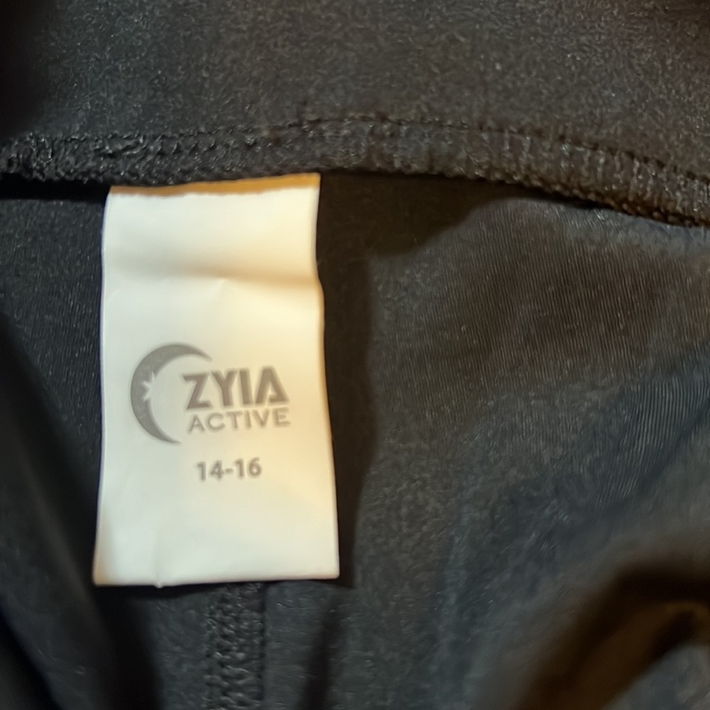 ZYIA Crops 14-16 - Picture 4 of 4